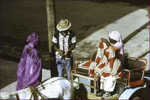 Sénégalaises en charette, photo Jacques Bouchut