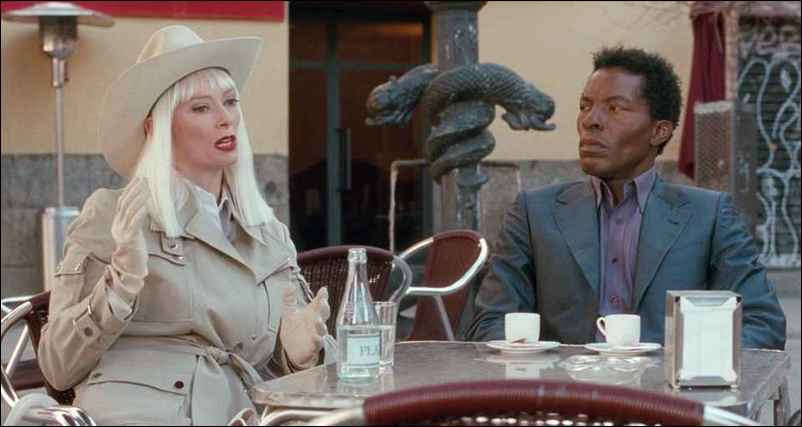 The limits of Control, Blonde et Homme solitaire