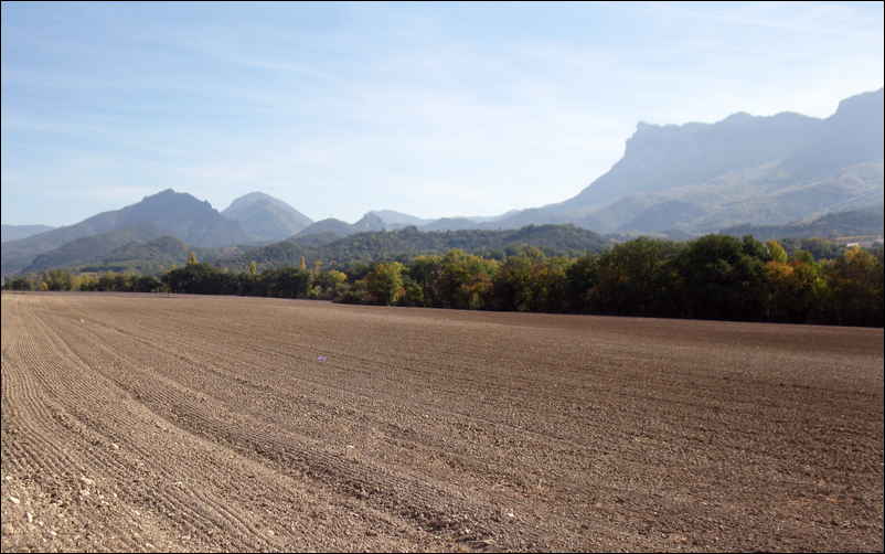 Champ labouré en Val de Drôme