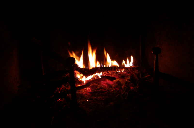 Feu dans la cheminée (2), photo Jacques Bouchut