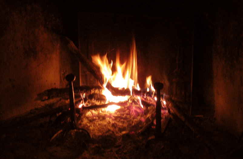 Feu dans la cheminée (3), photo Jacques Bouchut