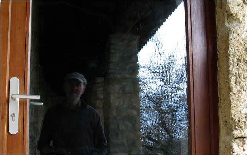 Reflet dans la vitre, photo Jacques Bouchut